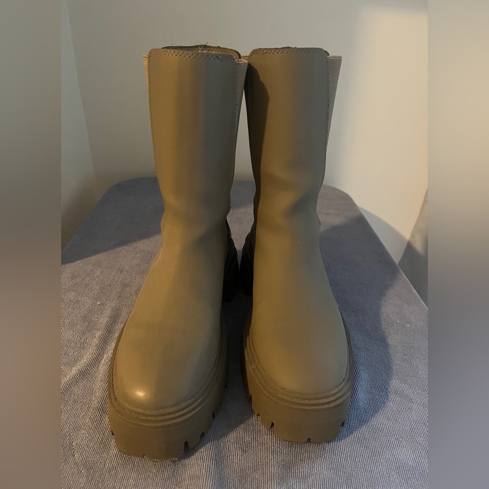 Boots From Forever 21 size 7 women’s